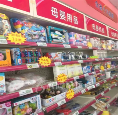 掛羊頭賣狗肉 裕安區(qū)新安鎮(zhèn)百信大藥房成了百貨商店